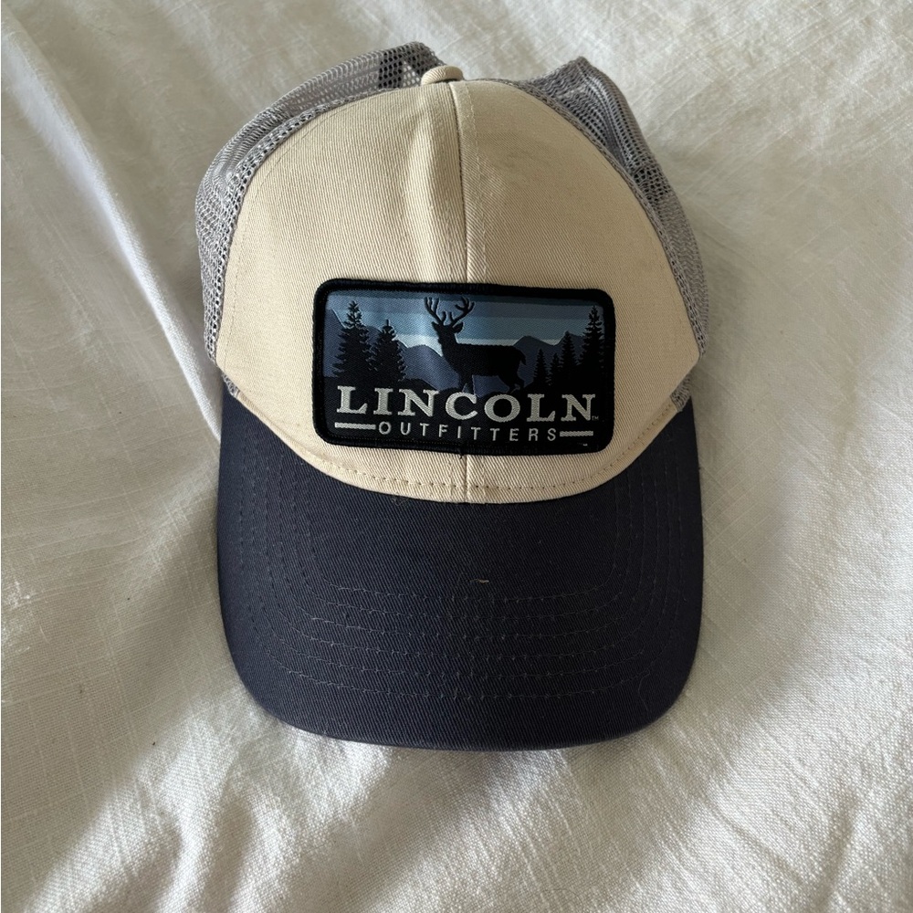 Lincoln outfitters snap back mesh hat 
Ball cap trucker hat